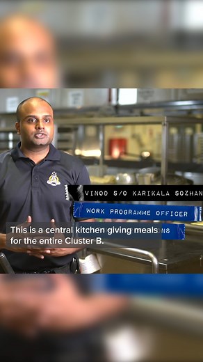 This officer explains how the main kitchen works in jail #jail #prison #inmate From: Inside Maximum Security S1 Ep1 | Prison Stories