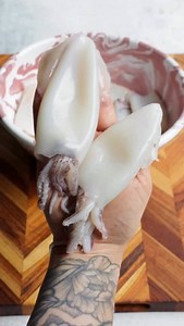 Italian Baby Calamari Fritti 🦑✨ Light, crisp, and intentionally pale. I use rice flour and potato starch because I now avoid gluten at all costs, and because I do not love the heaviness of regular flour. It keeps the coating delicate, shattery and clean instead of thick and bready. This is high protein, low effort, and very high reward. Especially when your fishmonger cleans them for you. Perfect for easy summer dinners, quick lunches, or when you want something that feels special without much 