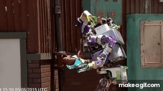 Robot fails: Caídas graciosas de robots on Make a GIF