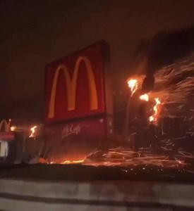 Understanding the Santa Ana Winds and Their Role in Wildfires The Santa Ana winds are a well-known meteorological phenomenon in Southern California, often associated with hot, dry conditions that can worsen the risk of bushfires. These winds originate from high-pressure systems over the Great Basin, east of the Sierra Nevada. As the air flows from these high-pressure zones towards the lower pressures along the California coast, it is funnelled through mountain passes and valleys. How the Winds W