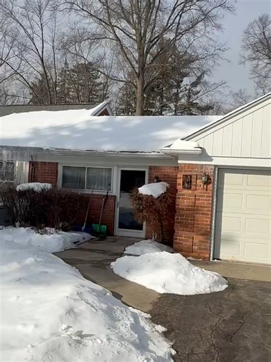 This video shows a clear difference in snow load between the breezeway and the main house—and why it matters. On the breezeway, the snow is sitting evenly, which tells us the roof is staying cold and doing its job. On the main house, however, the snow is melting unevenly. That’s a sign of heat loss from the home escaping into the attic and warming the roof deck. Over time, this can lead to ice dams, moisture problems, and higher energy bills. Snow patterns like this act as a natural diagnostic t