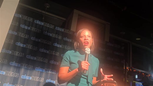 🎥🇺🇸🎥 🇺🇸VIDEO-VIDEO 🇺🇸🎥🇺🇸🎥 Alexandria Mayor-Elect Alyia Gaskins gives acceptance speech at Pork Barrel BBQ Restaurant - Del Ray during Election Watch Party hosted by the Alexandria Democratic Committee. | The Zebra Press - GOOD News in Alexandria, VA