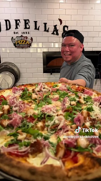 Mastering the art of pizza at Goodfella's Pizza School! Watch simple dough transform into delicious masterpieces. #PizzaMaking #FoodArt #GoodfellasPizza #PizzaSchool #Foodie