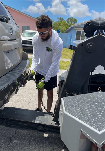 Hooking n booking 🪝@Jerr-Dan #fyp #towing #towlife #towingtiktok #fastcars