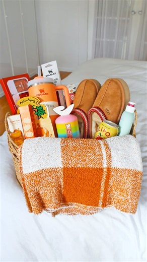 Smarties Candy Company on Instagram: "it's the boo basket of your dreams 💭🧺🍂 ...and we're giving it away! THE PRIZE: 🍂 @smarties Halloween Pack 🍂 @ugg Tazz II 🍂 @stanley_brand 40 OZ The Quencher H2.0 Flowstate™ 🍂 @stanley_brand Quencher Straws 🍂 @drinkolipop Crisp Apple 🍂 @touchland Seasonal Set 🍂 @eosproducts Crème de Pistachio Body Lotion 🍂 @tonymoly.us_official Plump-kin Retinol Bundle 🍂 @rms.usa Smarties Dice Roller 🍂 Basket + Blanket TO ENTER: 🍁 Follow @smarties 🍁 Like this p