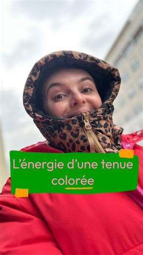 Une nana qui t’aide à colorer tes looks … et ta vie 🌈 on Instagram: "Un exemple concret du pouvoir des vêtements et des couleurs sur notre énergie 🥹 (J’étais vraaaaiment KO ce matin là et cette tenue m’a portée toute la journée 🥹) Bon les vacances sont passées par là depuis et j’ai pu recharger les batteries 😎 Vous avez déjà ressenti ça vous ?? • Body, pantalon et ceinture @makemylemonade • Gilet Vila trouvé chez @pastel.secondemain • Chaussettes @bananasocks.pl • Baskets @odaje_paris • Bouc