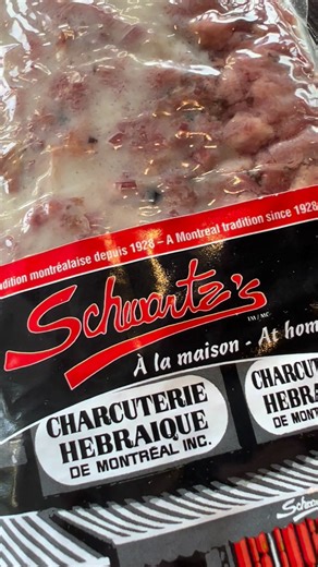 2.2K views · 18 reactions | Nouvelle poutine du moment viande fumée  et moutarde au miel  Du gros réconfort  New Montréal Smoked Meat poutine with honey mustard  #poutine #food | Déso Burger | Facebook