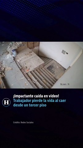 🏗️ ¡Trágica caída en video! Trabajador pierde la vida al caer desde un tercer piso 😱 Las cámaras de seguridad captaron el terrible momento en el que un accidente laboral terminó en una tragedia irreparable debido a una falla de equilibrio. Aquí te contamos los lamentables detalles de este suceso: 📍 La víctima: El fatal incidente ocurrió en las instalaciones de la reconocida escuela Jaipuria, ubicada en la ciudad de Basti, India. La víctima fue identificada como Ved Prakash, un trabajador de l