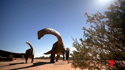 We're stepping back in time in Winton, home to the world’s largest collection of Aussie dinosaur fossils at Australian Age of Dinosaurs 🦕 Follow ancient tracks through Dinosaur Canyon, see 95-million-year-old discoveries up close, and even try your hand in the fossil prep lab. Then it's onto a movie under the stars at The Royal Theatre: Winton Movies Inc. and a luxury outback stay at Rangelands Outback Camp 🌌 Watch here: 7plus.com.au/weekender?video-id=WEKN-MZK2K-73GYG&autoplay=true Visit Quee