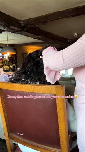 Wedding season has officially started and I got to kick it off with the most beautiful morning glam. 🤍 This was Helen’s big day at Castle Square in Ludlow, one of the newest licensed wedding venues in town. It’s right in the heart of Ludlow overlooking the historic square and just a stone’s throw from the ruins of Ludlow Castle, which dates back to the 11th century. You’ve got all that medieval charm around you but with a fresh, modern space inside, which makes it such a special place to get ma