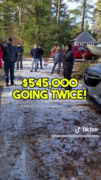 The bids at this foreclosure auction hit over half a million dollars! Watch as investors try to become the highest bidder! #foreclosureauction #realestateinvesting #realestateinvestor