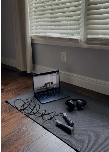 Sculpt Your Abs and Shrink Your Waist with Wall Exercises