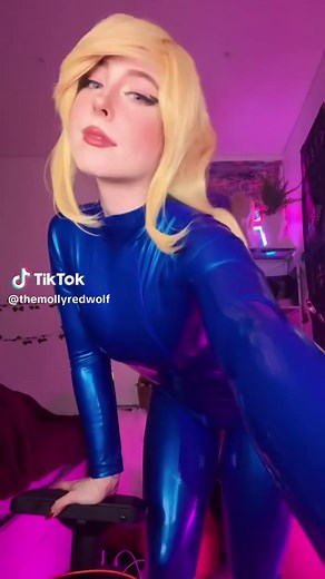 Stunning Samus Cosplay by MollyRedWolf