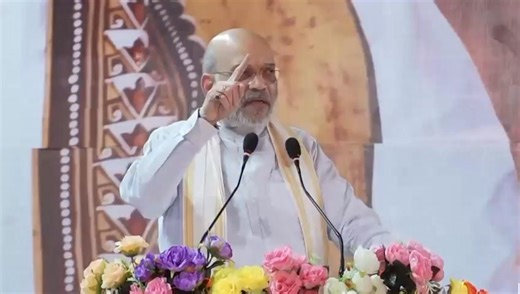 Big Announcement for West Bengal Government Employees Hon'ble Union Home Minister Sh. Amit Shah ji has assured that when BJP forms the government in West Bengal in May 2026, the 7th Pay Commission will be implemented within 45 days. For 15 years, the state government under Mamata Banerjee has not implemented the 7th Pay Commission, leaving employees without their full dues, including pending Dearness Allowance (DA) despite Supreme Court directions. BJP Bengal stands with lakhs of state employees