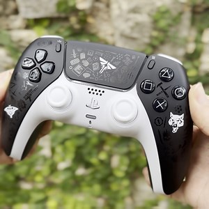 943K views · 8.9K reactions | Look for the light. The Last of Us Limited Edition DualSense controller is available starting today: play.st/3RMYBNq | PlayStation | Facebook