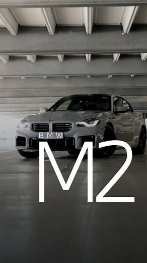 Volle Power voraus! 💥🚀 Ein Statement in jeder Kurve, eine Sinfonie aus PS und Eleganz. Na, ahnst Du schon, wovon die Rede ist? Genau: vom BMW M2! Jede Fahrt wird zum Abenteuer, jede Beschleunigung ein Adrenalin-Kick. Der M2, geboren für die Straße, dominiert sie mit purer Kraft und atemberaubendem Design. Power, Performance, Passion – das ist die BMW M2 DNA! 🔥🚗 #BMW #M2 #UltimateDrivingMachine #BMWEssen #Essen ___ BMW M2 Coupé: Kraftstoffverbrauch kombiniert in l/100 km: - (NEFZ) / 10,2 – 10