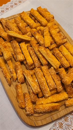 A LEGFINOMABB SAJTOS RÚD ❤️ RECEPT: >> https://gabicsek.blogspot.com/2012/04/sajtos-leveles-sutemeny-avagy-sajtos.html | Gabriella konyhája
