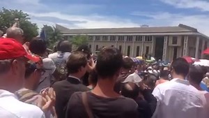 28K views · 1.9K reactions | Hommage aux victimes de l'attentat de Charlie Hebdo actuellement à Saint-Denis. Nou lé Charlie ! | La Réunion 974 | Facebook