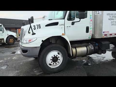 Lot 87 - 2015 International DuraStar 4300 24ft Box Truck