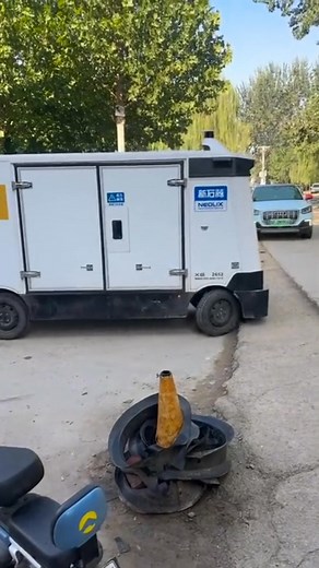 4K views | This is how automatic delivery works  #RareViews #fooddelivery #automotive #Robot #AutoDriver | Rare views | Facebook