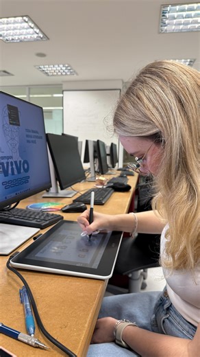 Coragem é dar forma às ideias e voz às marcas. No curso de Design Gráfico da Belas Artes, você aprende a transformar conceitos em experiências visuais, unindo técnica, sensibilidade e propósito. Belas Artes: tradição que forma, criatividade que transforma. #BelasArtes100Anos | Centro Universitário Belas Artes de São Paulo