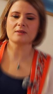 Techniques de fermeture en chirurgie gynécologique Fils, colle ou agrafes : chaque méthode a ses indications. Dans cette vidéo, je vous explique les différentes options utilisées en chirurgie et pourquoi, dans certains cas, je privilégie les agrafes pour une cicatrisation optimale. #ChirurgieGynécologique #Cicatrisation #AgrafesChirurgicales #SantéFéminine #Médecine | Docteur azziza hajji gynéco