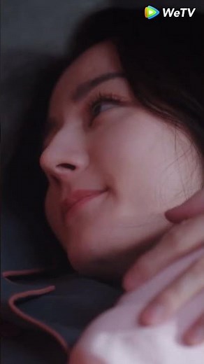 💋She is teasing him by touching his body! | #你是我的荣耀 #shorts #youaremyglory #yangyang #dilraba