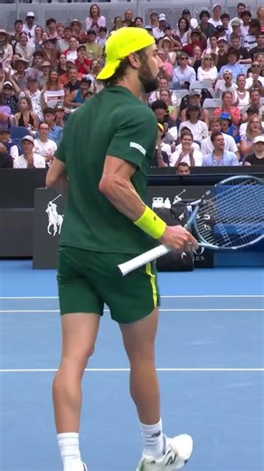 The Aussie crowd FIRED UP for THOMMO 🔥