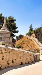 Every corner of Jerusalem🇮🇱feels like a bridge between worlds — past and present, tradition and modern life, history and hope. #Jerusalem #history #peace 🙌🙏❤️ | Sarita Luitel