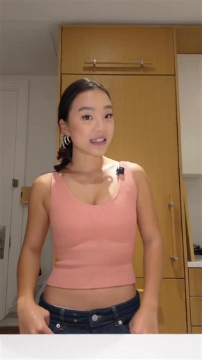 Day 14/25 Cooking until Christmas. GAVE MY SELF A LITTLE BREAK (sort of) but I’ve really been wanting to try making my own clarified cocktail at home!! This one is not as clarified as I typically like it but it was also 1 am and I wanted to drink it lol. I chose pomegranate because that flavors in season and I loved how the taste turned out!! Such a yummy drink for the holidays. Ingredients: 4 oz Bastille Whisky 3 oz Fresh Pomegranate Juice 1/2 oz Fresh Orange Juice 1/2 oz Freshly Squeezed Lemon