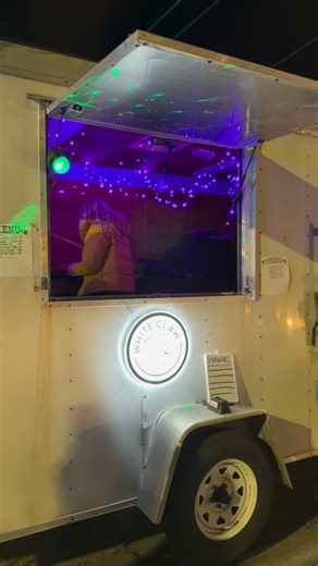 Paradeside karaoke?? Am I dreaming??? NOPE ITS REAL‼️‼️ come sing a song and grab a beer with your host/bartender our darling @glikeguillotine ♥️♥️♥️ | Alabama Music Box