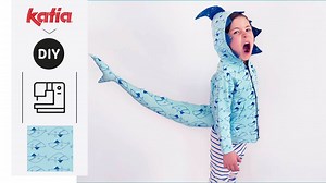 Sew a shark #costume 🦈 for your kids this carnival! Follow the video and download the free sewing pattern 👇 FABRIC: https://www.katia.com/EN/fabric-ss4-summer-sweat-big-shark-sweat-fabric-2008-4.html Sewing pattern PDF here 👇https://www.katia.com/blog/en/sew-a-shark-costume-for-kids-this-carnival-follow-the-video-and-download-the-free-sewing-pattern/ ****************************************************************** 🌐 Available in English, Spanish, French, German, Italian and Dutch. Katia Fa