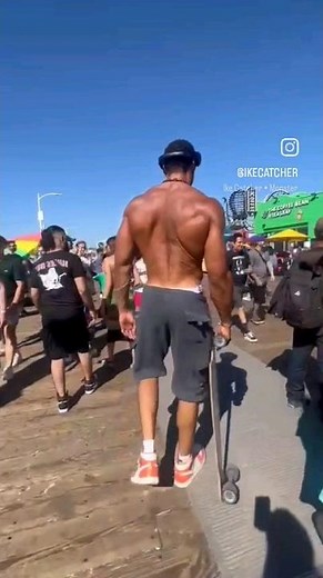 6ft9 #biggestmanonthebars Monster Walk down Santa Monica Pier #Monsta