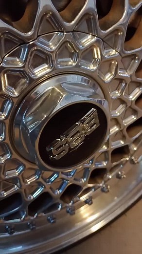 Trabant 4x4 z Tłusciochami: Urok i Moc