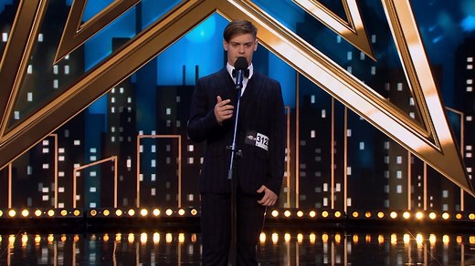 "Gdyby tata żył, byłby szczęśliwy i dumny" ❤️ Skromny, młody chłopak, którego talent zawładnął studiem Mam Talent TVN 👏👏 Zobaczcie "złoty" występ Krystiana Leśnika! | Mam Talent TVN