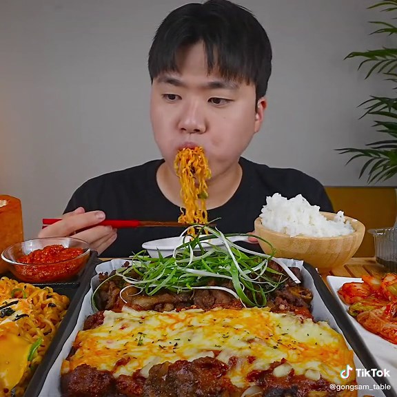 TikTok의 GONGSAM_TABLE