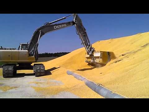 John deere 270dlc loading corn"speedloader bucket"
