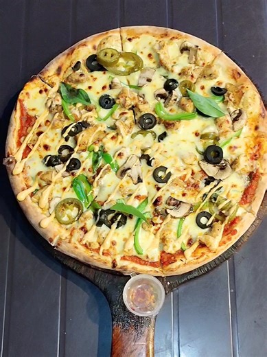 Italian Pizza Preparation: Discover Delicious Toppings