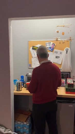 23 reactions | Real friends will do the “smell test” to make sure your milk has not soured. 拏 #MorningMAGIC #SmellTest @davidloleary @sue.tabb @kendratheentertainer @aiden.guthro.1 | MAGIC 106.7 | Facebook