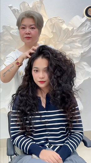 Khi nàng mê sóng xoăn Jelly perm 💃🏻vẻ đẹp không chuẩn mực, công năng sử dụng tối ưu gọi tên Hương Đặng #xuhuong #jellyperm #xuhuongreels #curlyhair #ATS #soté #HuongDangacademy | Huong Dang
