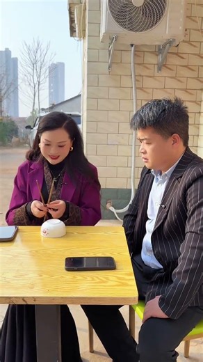 相亲姑娘第一次来家拜访，她用碗上放筷子和火机，搞得我摸不着头脑#万万没想到#Plot#Life#shorts