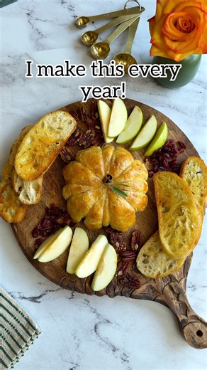Pumpkin Baked Brie! 🍂 Delightful and delicious fall appetizer! #fallvibes #pumpkin #appetizer