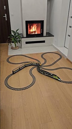 Perfect LEGO train crossing on cloverleaf layout 🚆🍀