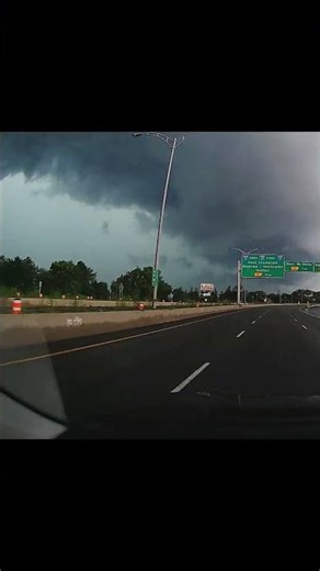 What is it like driving into a giant thunderstorm? How to survive a storm? #drivesafe #thunderstorm