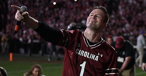 Darude helps elevate atmosphere at Williams-Brice Stadium
