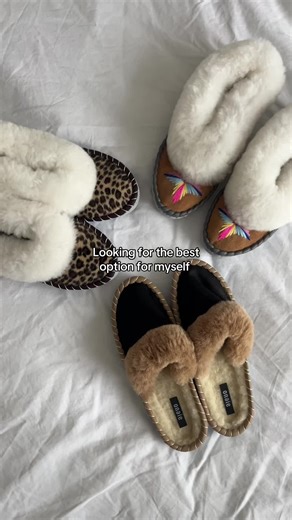 Taking photos of those beautiful slippers today! #slippers #womenslippers #cute #fluffy #clouds