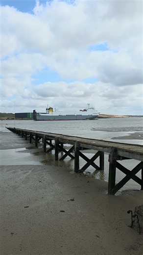 Passenger Ship which travelled through the Erith in London on the river Thames