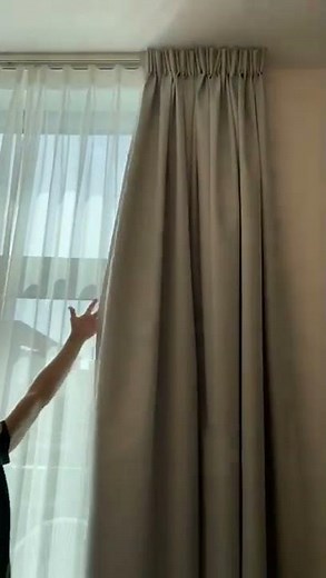 How to use the living room curtains