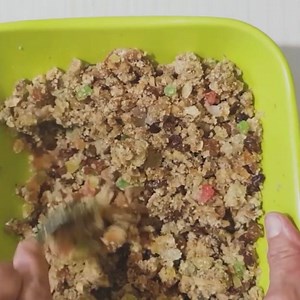 22K views · 314 reactions | Kolači sa smokvama i rumom JOŠ PREKO 800 RECEPATA NA MOM YOUTUBE KANALU MILICA MIHAILOVIĆ https://youtu.be/Ec9PLyDb6rc Sastojci: 18 smokvi, 250g suvog grozdja, 250g zelea, 30g kandirane kore limuna, 4 kašike ruma, 250g mlevenih oraha ušpinovati 250g šećera i 200 ml vode. JOŠ PREKO 800 RECEPATA NA MOM YOUTUBE KANALU MILICA MIHAILOVIĆ https://youtu.be/Ec9PLyDb6rc | Milica Mihailović | Facebook