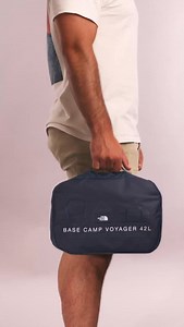 Valigia? Zaino? Nah. Questa è LA borsa: The North Face Base Camp Duffel. Ovunque sarà la tua destinazione, ci sta tutto (pure l’imprevisto). Ora su MisterRunning. #ProntiAPartire #AdventureBag #TravelGear #AdventureStyle #OutdoorLife #TravelReady #adventureawaits | MisterRunning.com